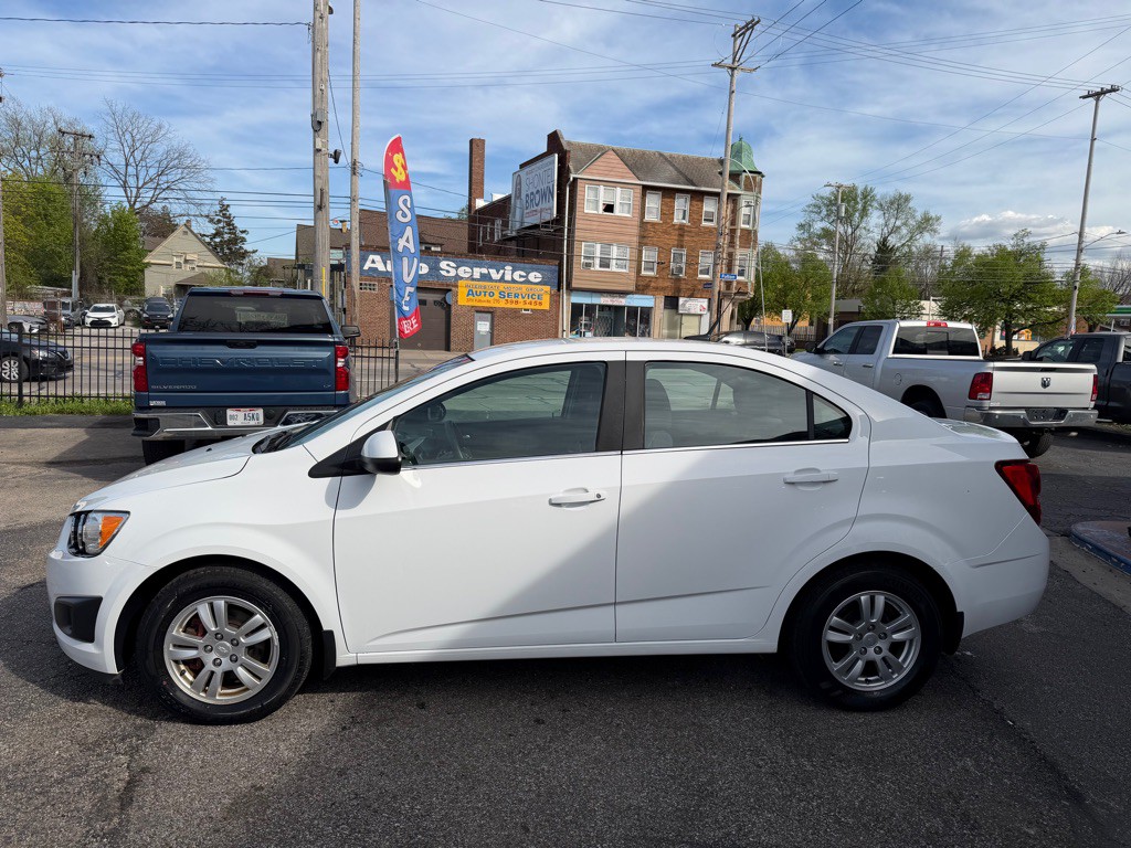 2013 Chevrolet Sonic Image 3