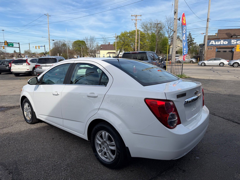 2013 Chevrolet Sonic Image 4