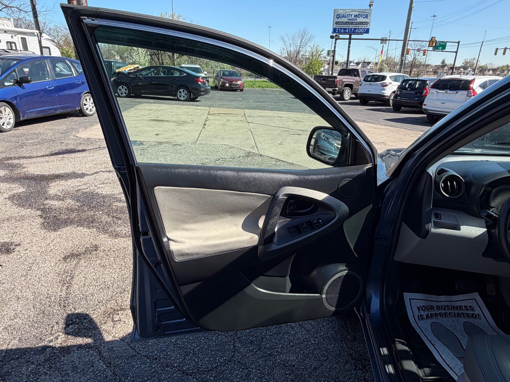 2011 Toyota Rav4 Image 9