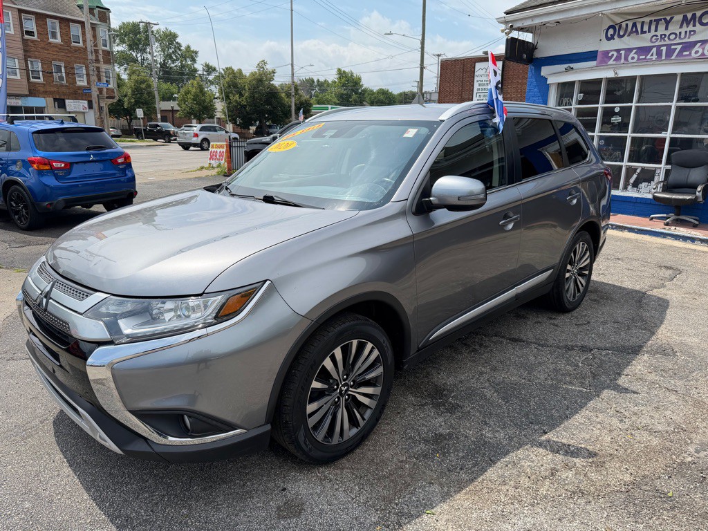 2020 Mitsubishi Outlander Image 2
