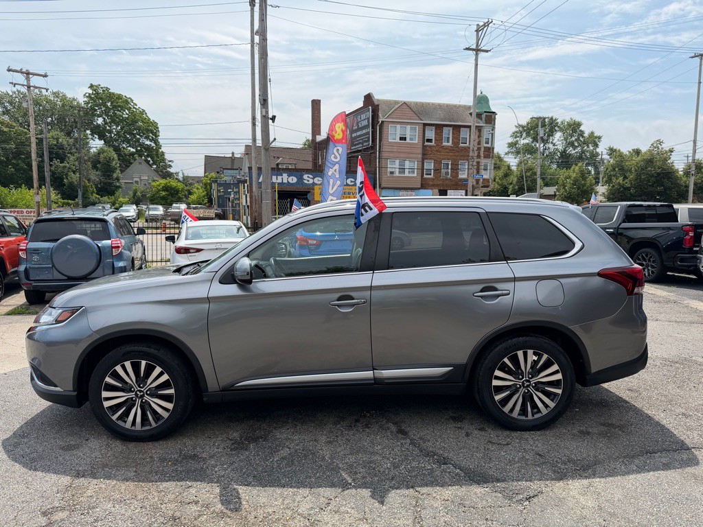 2020 Mitsubishi Outlander Image 3