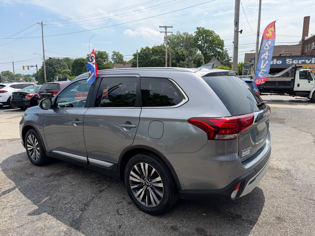 2020 Mitsubishi Outlander Image 4
