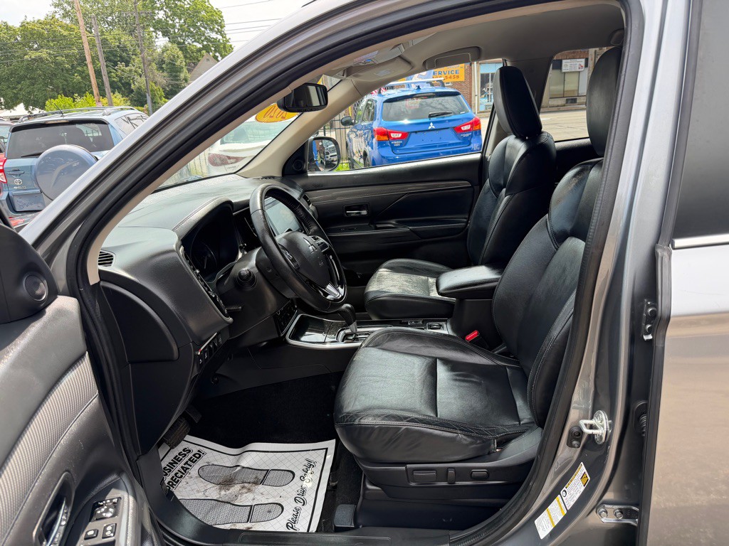2020 Mitsubishi Outlander Image 10