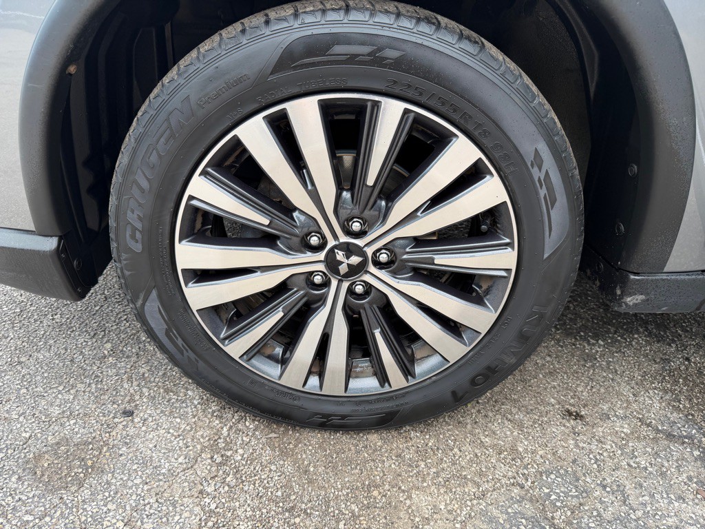 2020 Mitsubishi Outlander Image 18