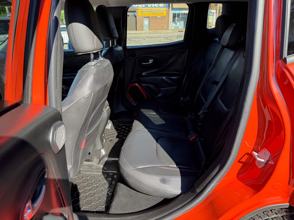 2015 Jeep Renegade Image 11