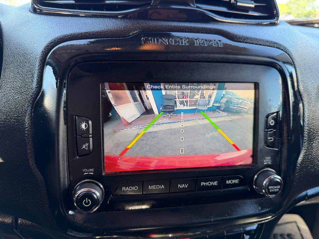 2015 Jeep Renegade Image 16