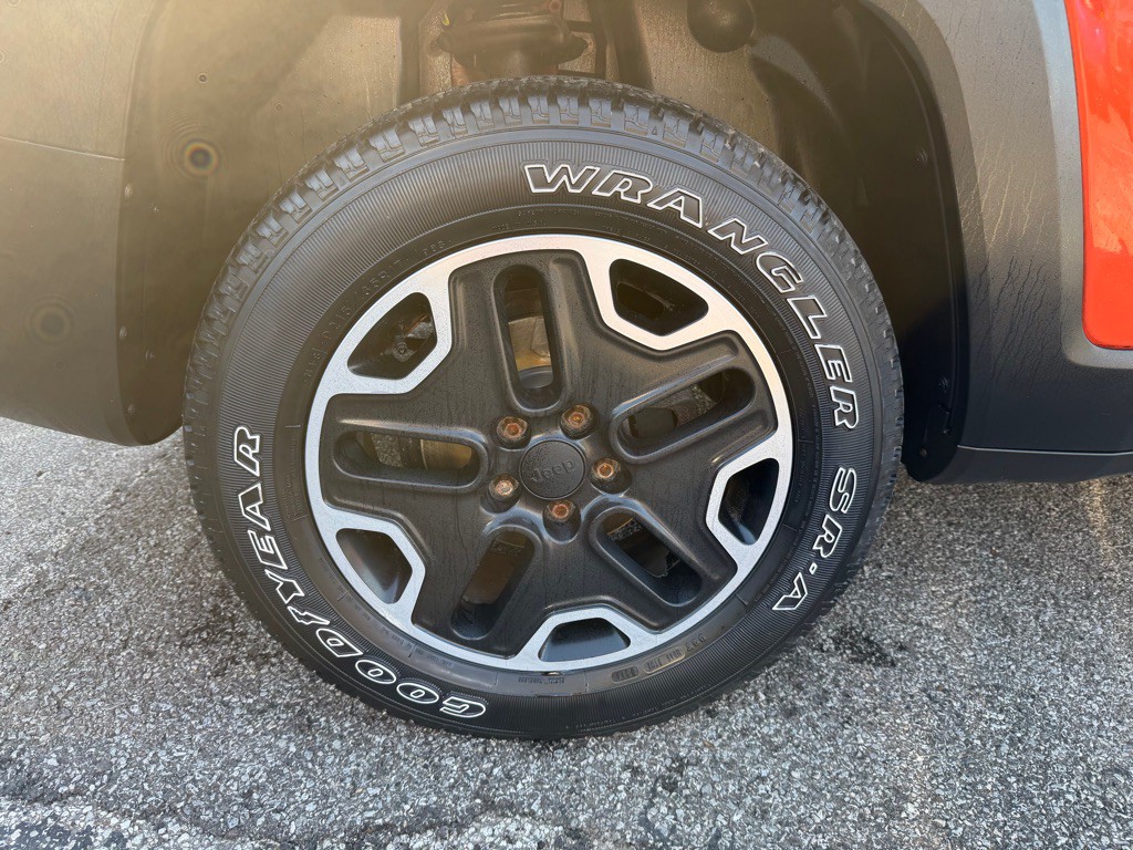 2015 Jeep Renegade Image 21