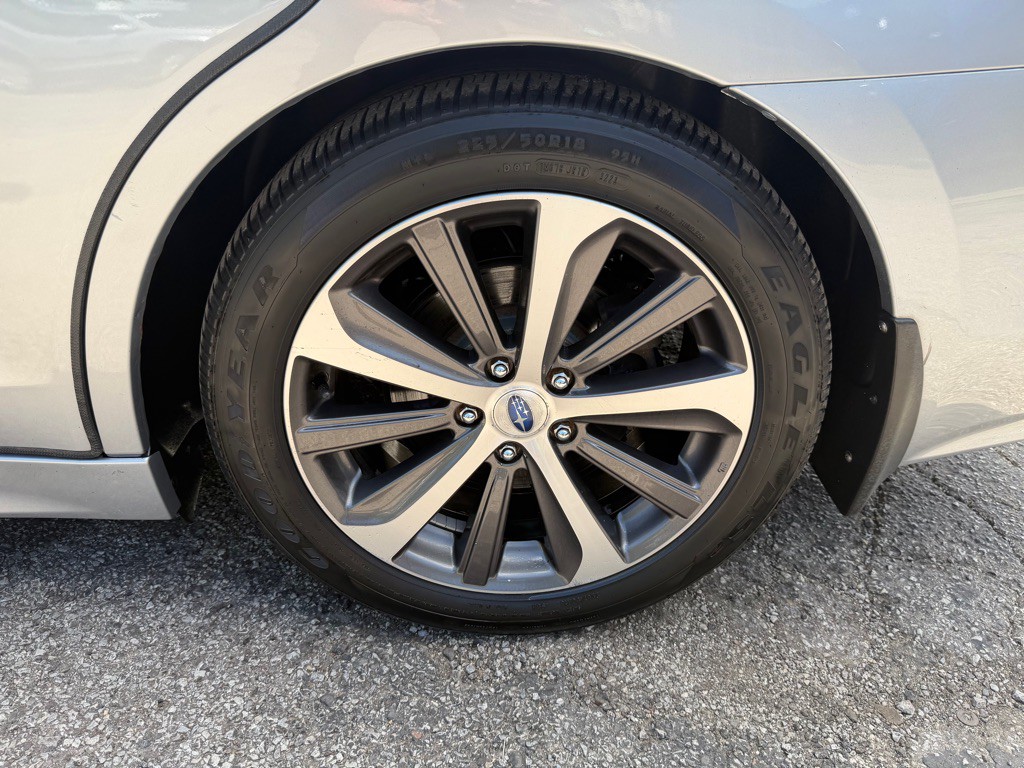 2015 Subaru Legacy Image 17
