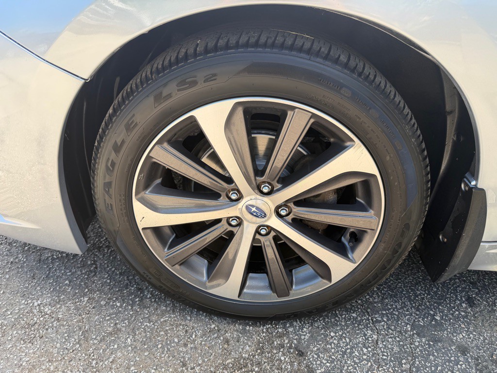 2015 Subaru Legacy Image 18