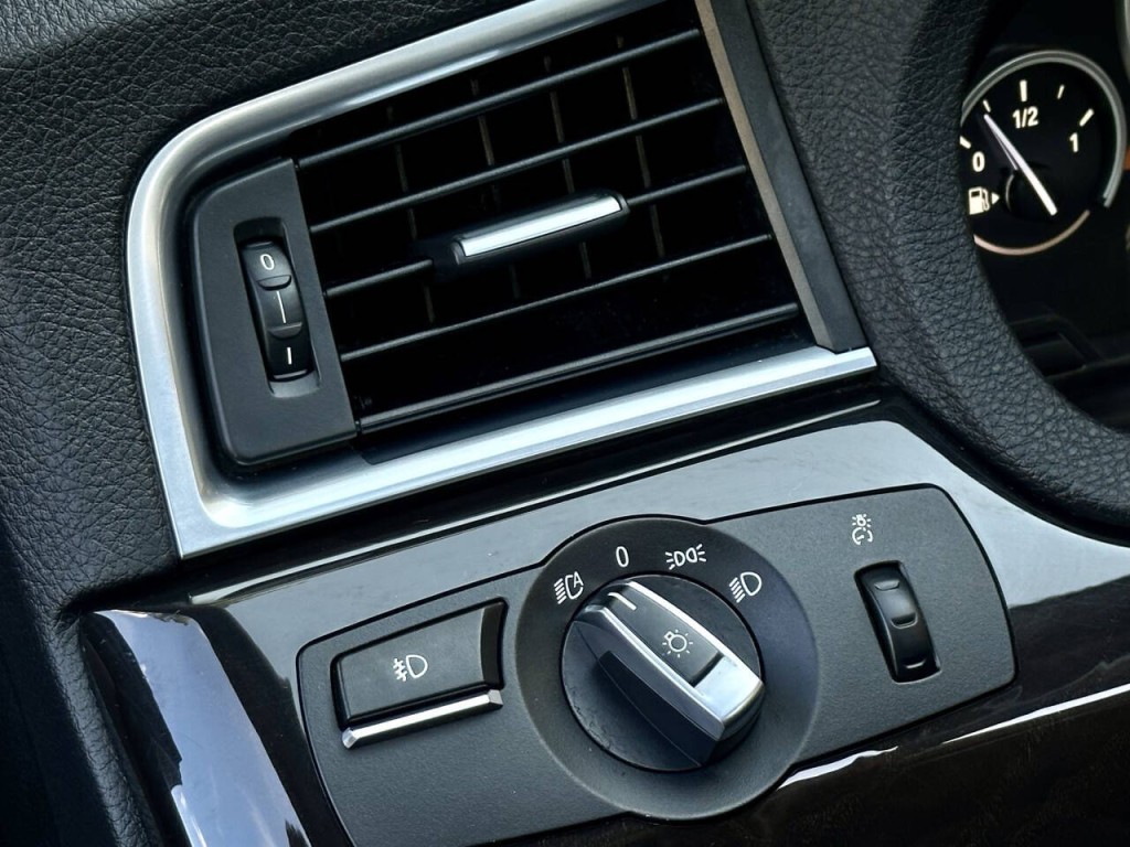 2013 BMW 5 Series Image 30