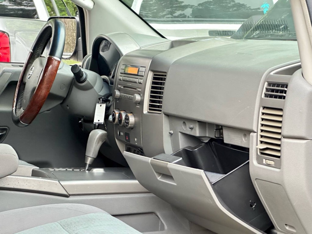 2006 Nissan Titan Image 24