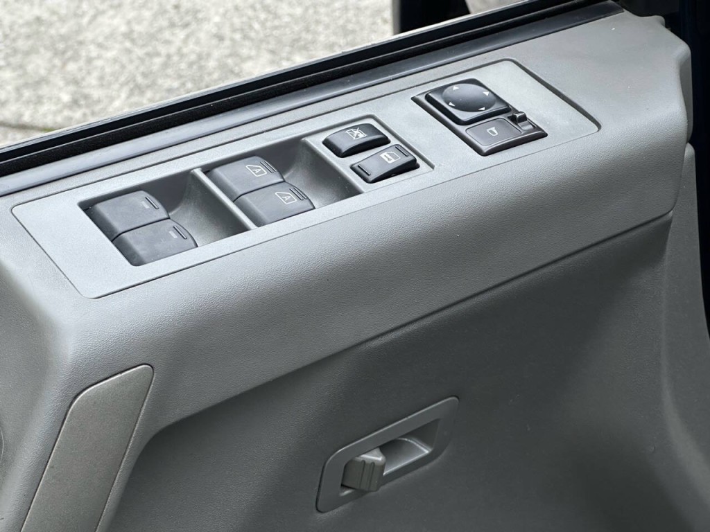 2006 Nissan Titan Image 25