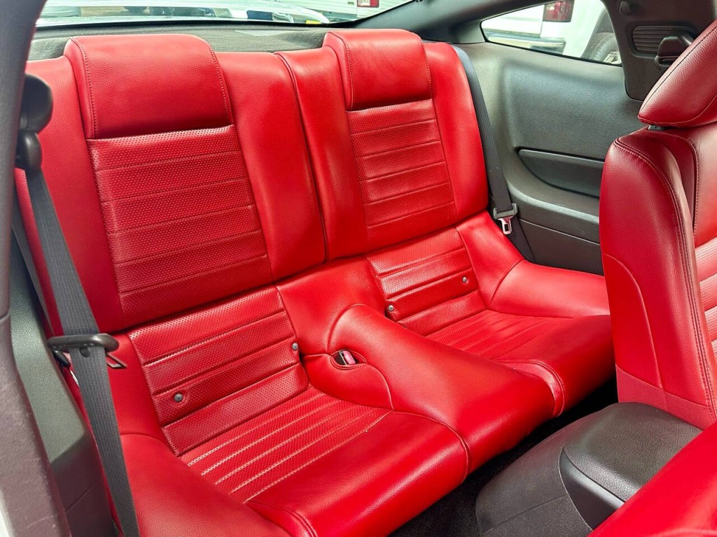 2005 Ford Mustang Image 4