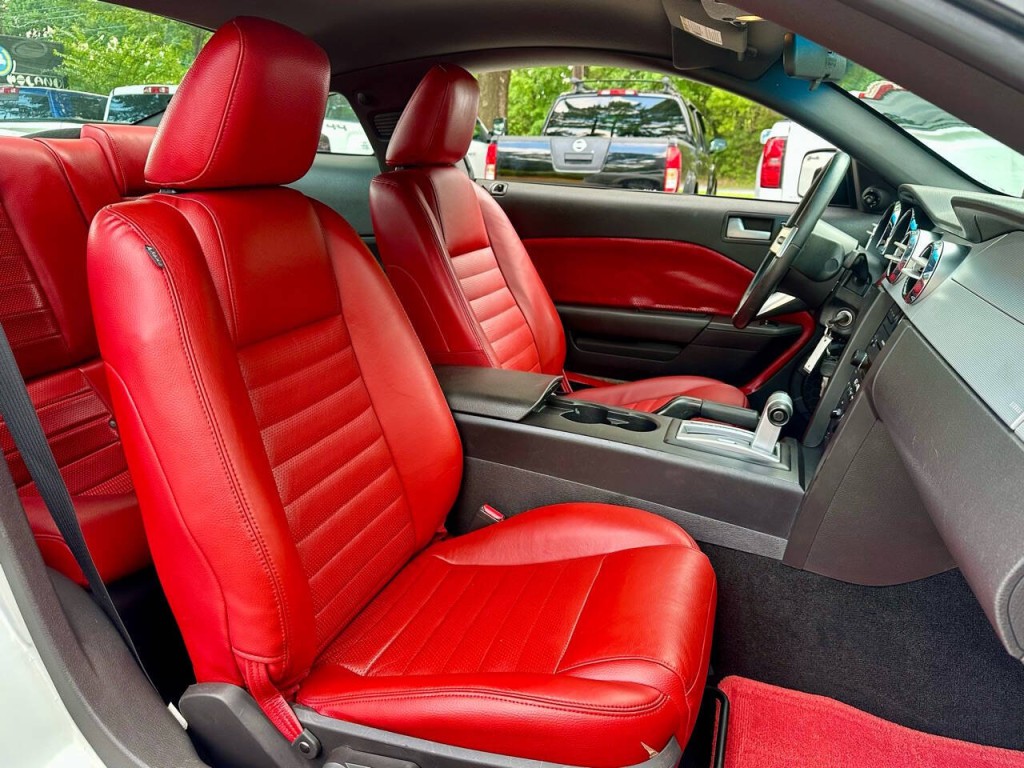 2005 Ford Mustang Image 7