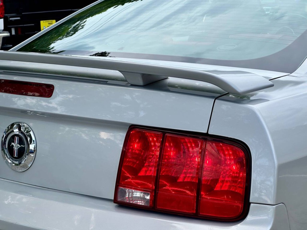 2005 Ford Mustang Image 8