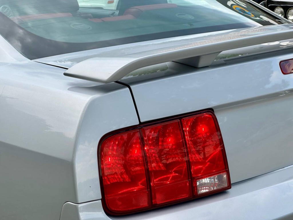 2005 Ford Mustang Image 9