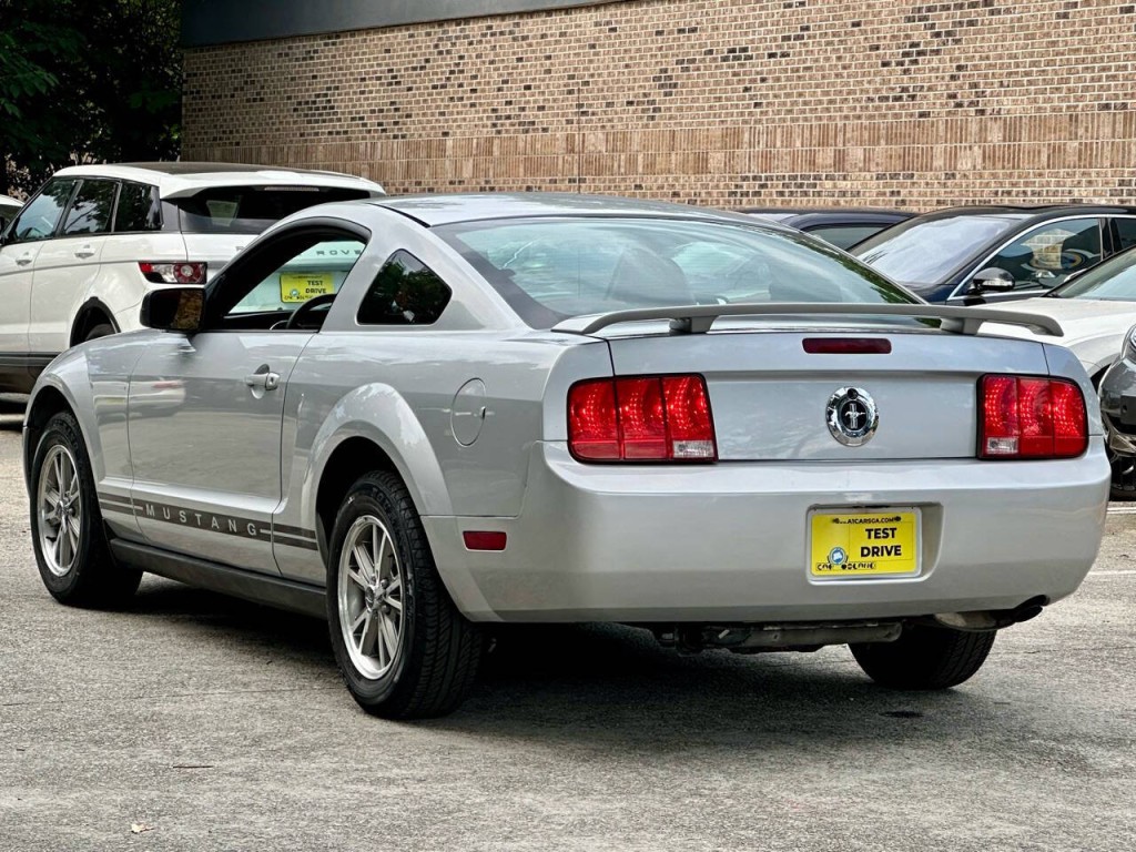 2005 Ford Mustang Image 10