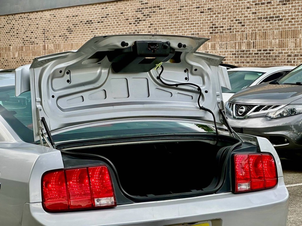2005 Ford Mustang Image 12