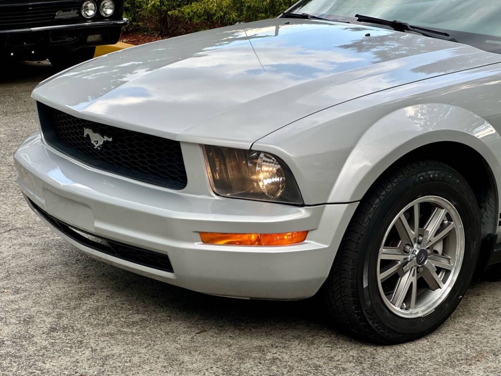 2005 Ford Mustang Image 16