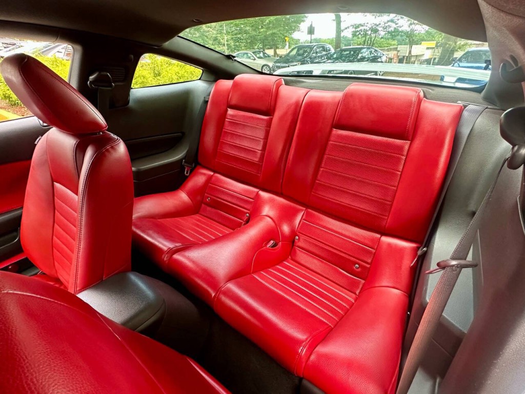 2005 Ford Mustang Image 18