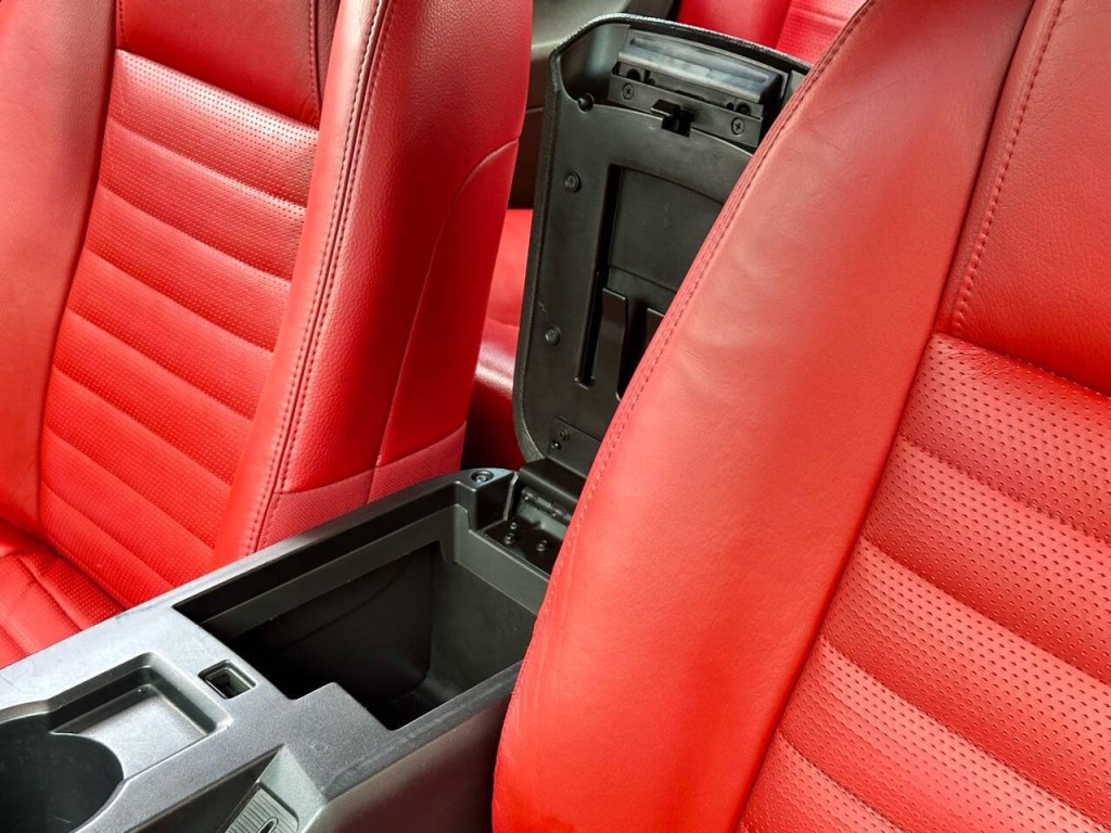 2005 Ford Mustang Image 24