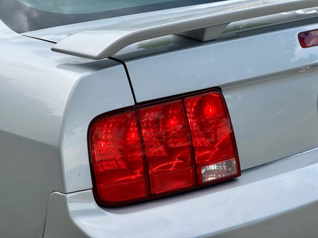 2005 Ford Mustang Image 29