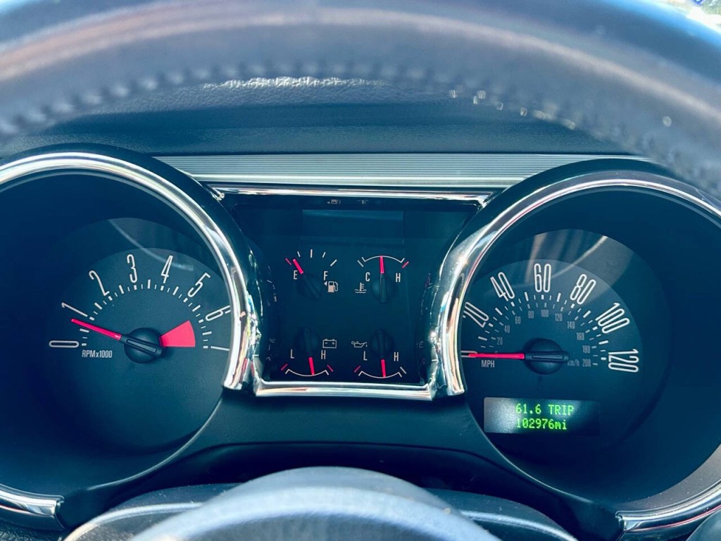 2005 Ford Mustang Image 36