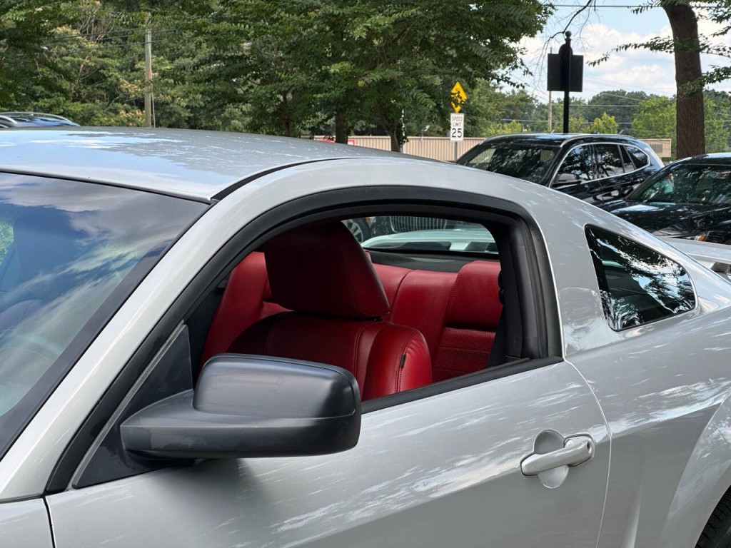 2005 Ford Mustang Image 37