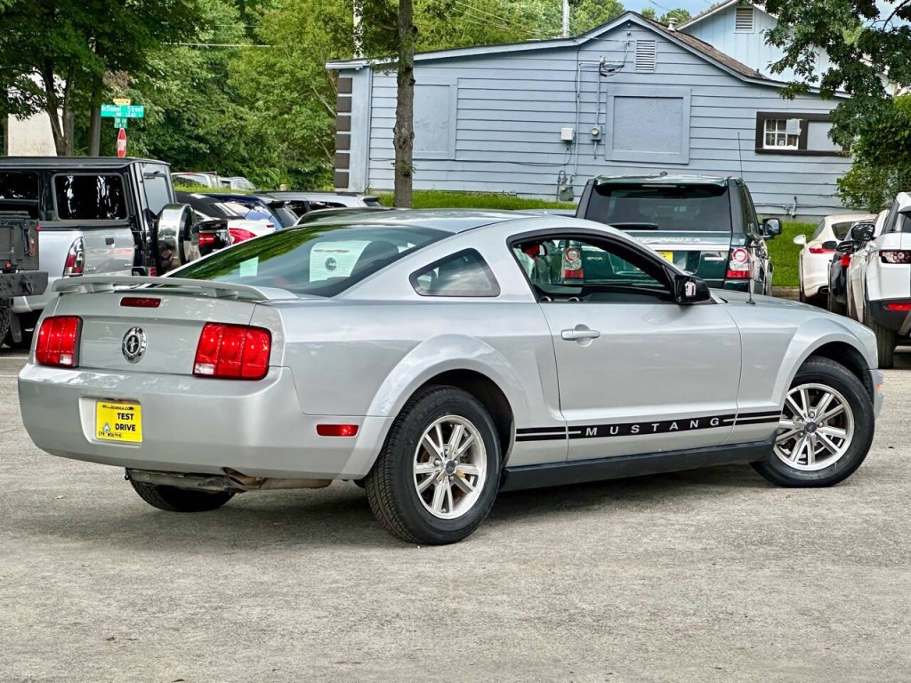 2005 Ford Mustang Image 38