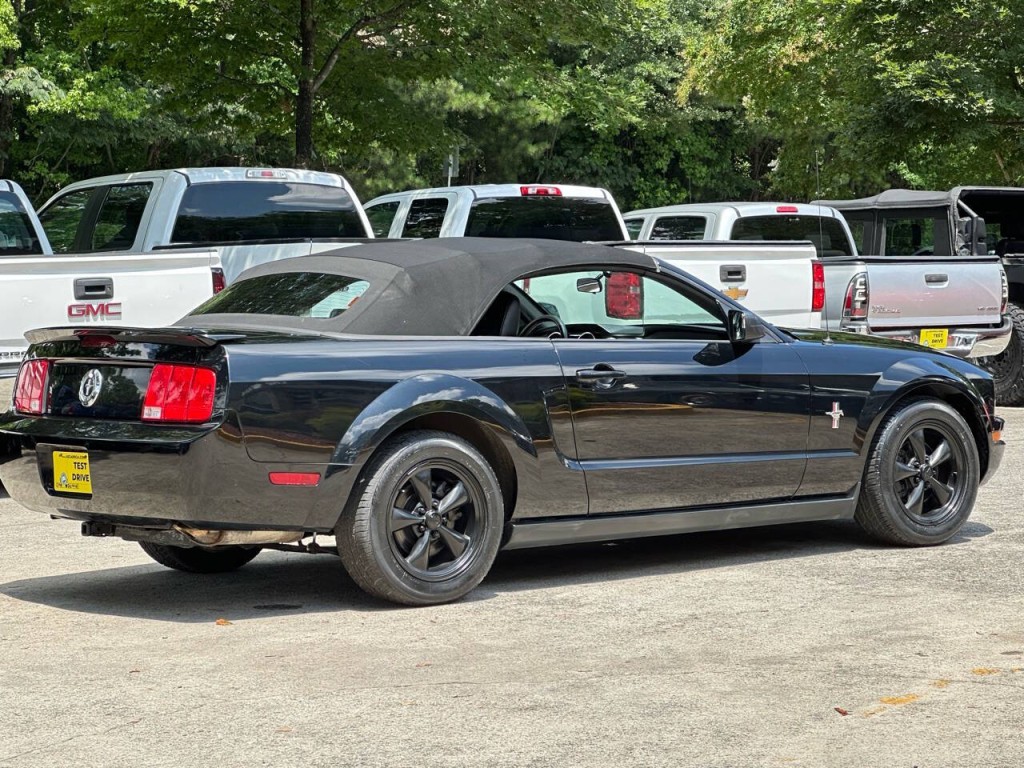 2007 Ford Mustang Image 10