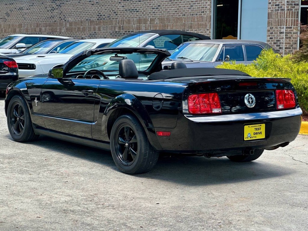 2007 Ford Mustang Image 15