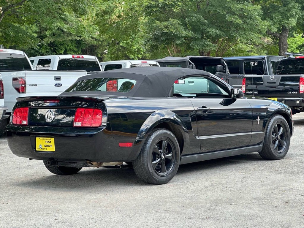 2007 Ford Mustang Image 20