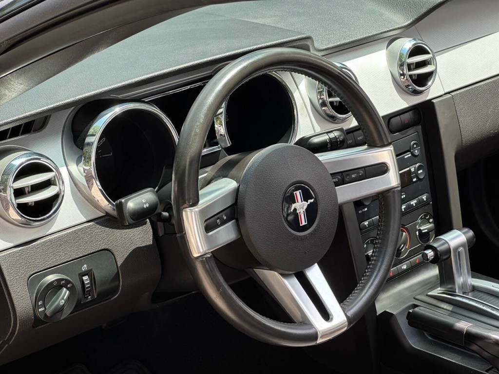 2007 Ford Mustang Image 25