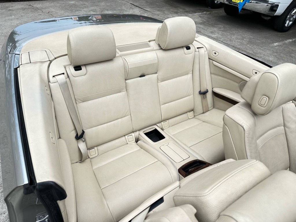 2011 BMW 3 Series Image 4