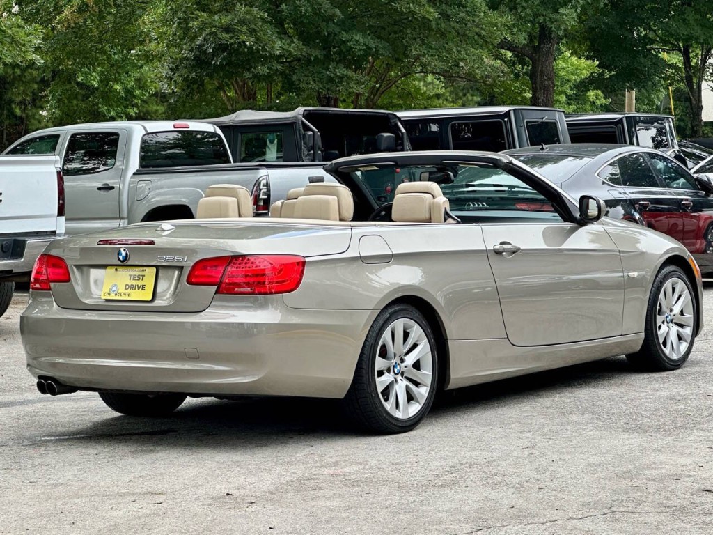 2011 BMW 3 Series Image 7