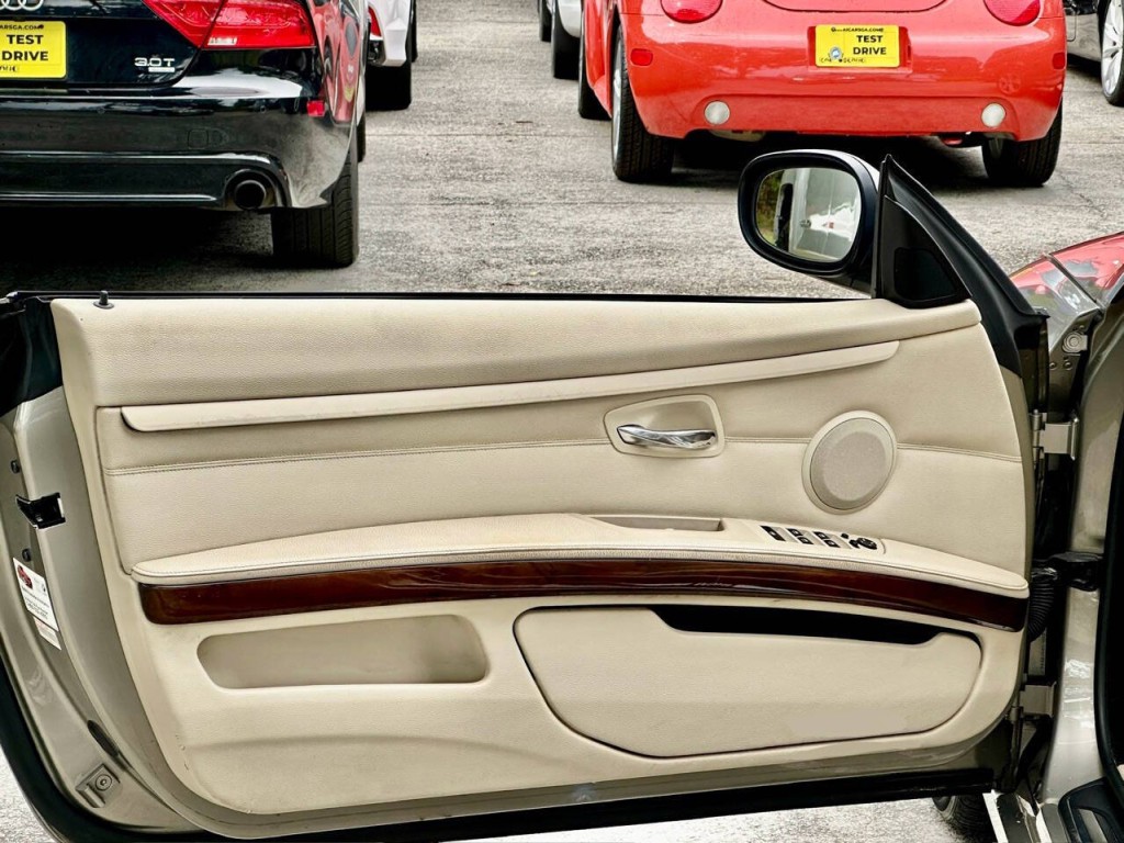 2011 BMW 3 Series Image 8