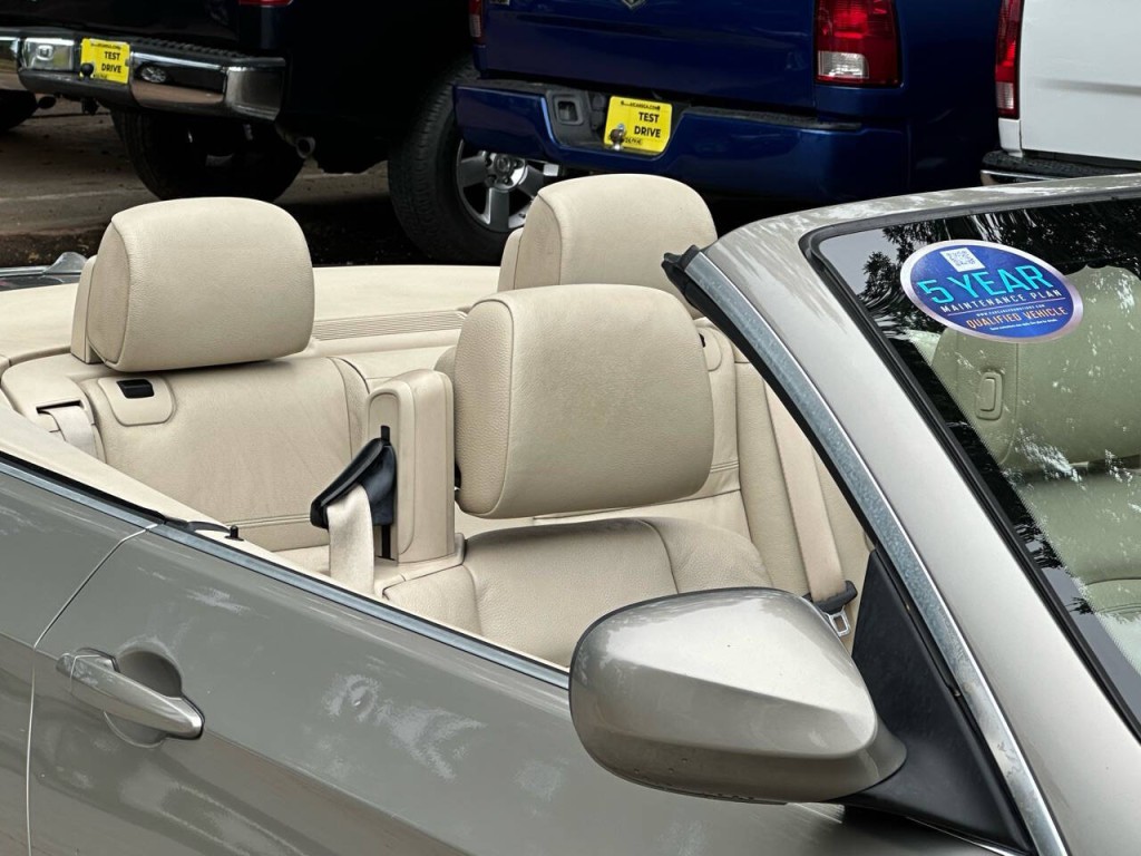 2011 BMW 3 Series Image 10