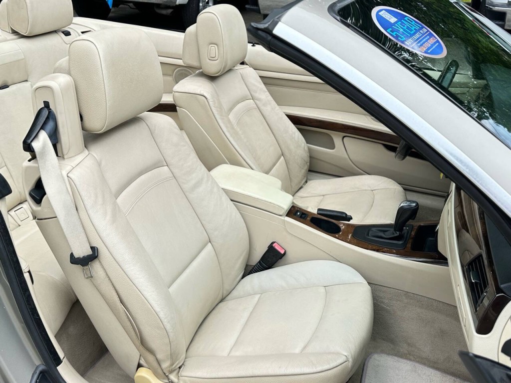 2011 BMW 3 Series Image 11