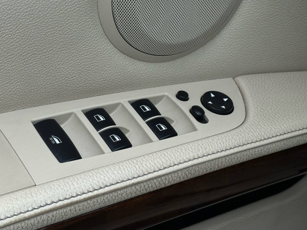 2011 BMW 3 Series Image 18
