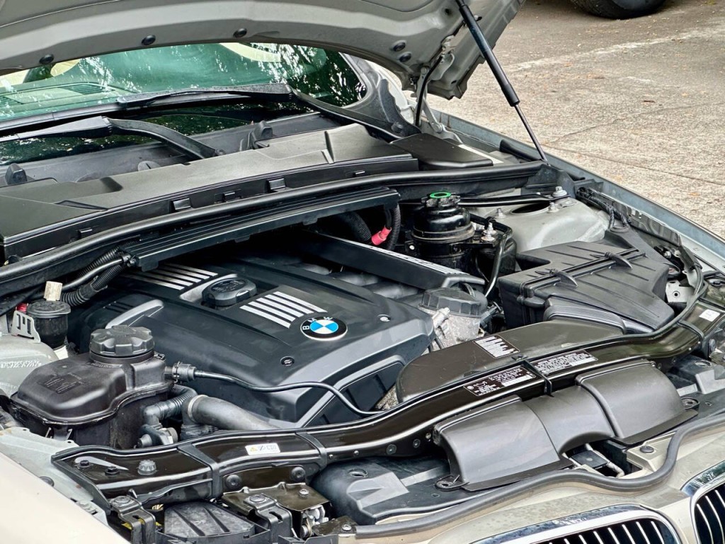 2011 BMW 3 Series Image 19