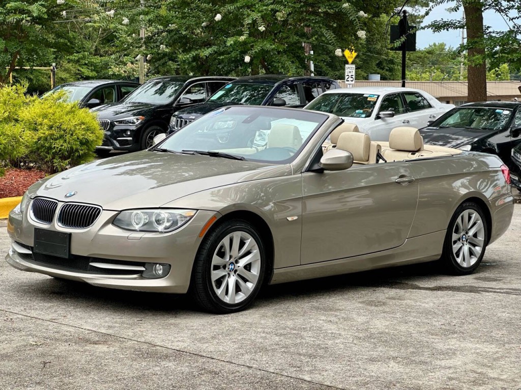 2011 BMW 3 Series Image 22