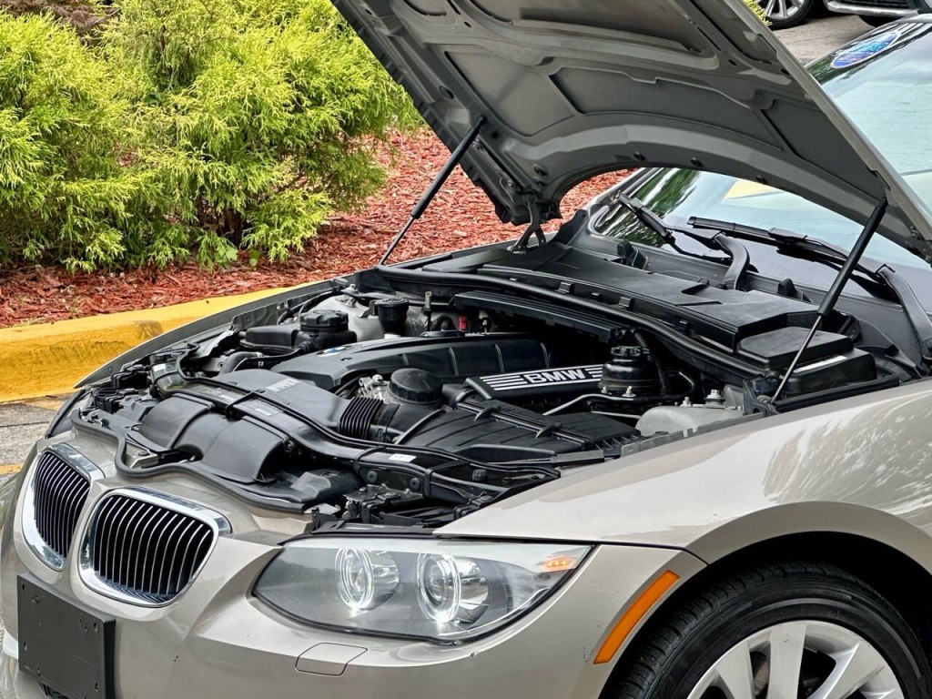 2011 BMW 3 Series Image 28