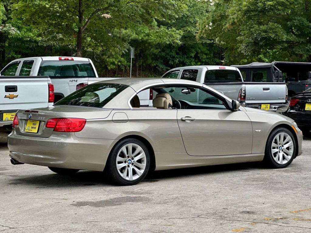 2011 BMW 3 Series Image 29