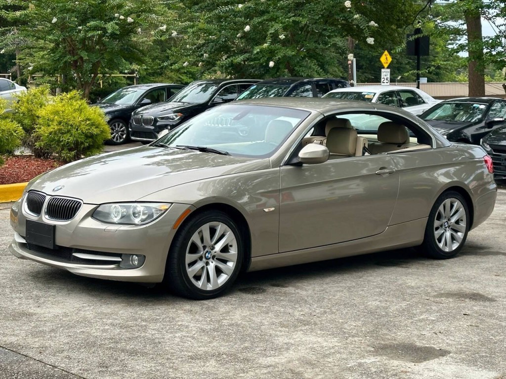 2011 BMW 3 Series Image 32