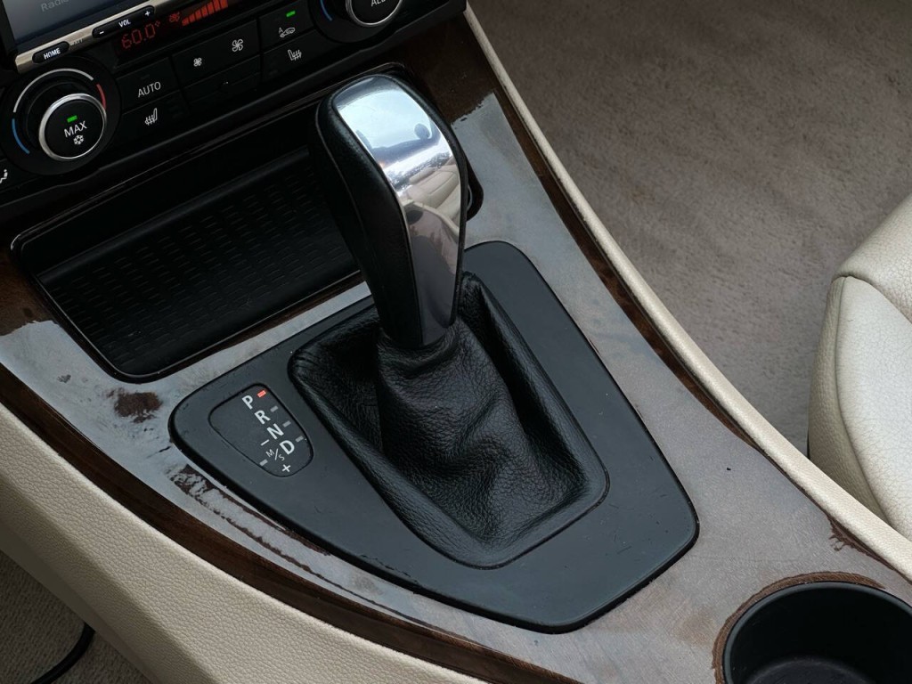 2011 BMW 3 Series Image 34