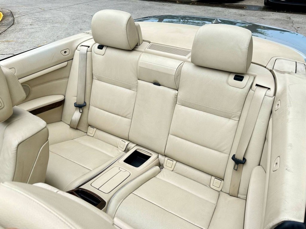 2011 BMW 3 Series Image 38