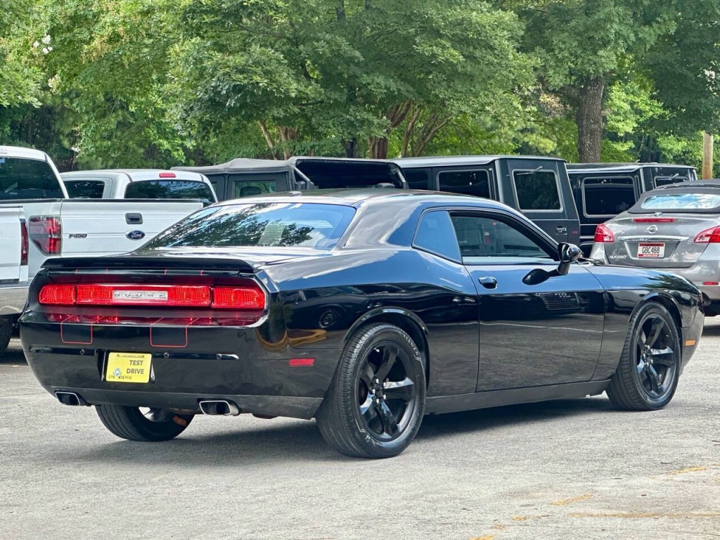 2013 Dodge Challenger Image 12