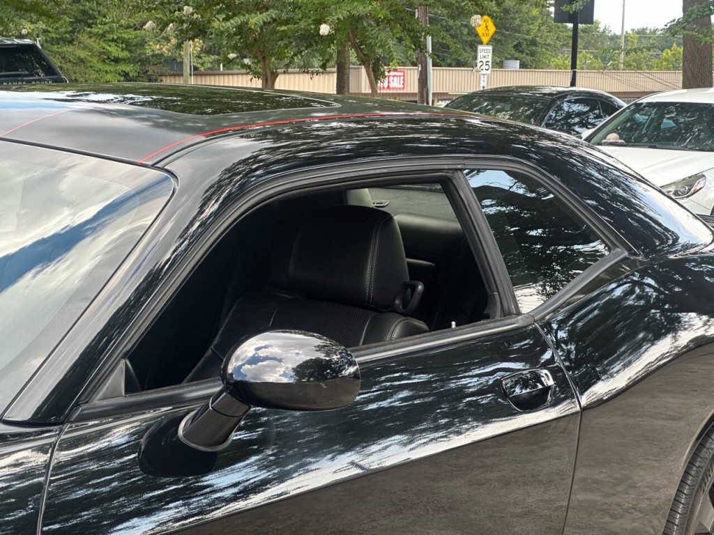2013 Dodge Challenger Image 15