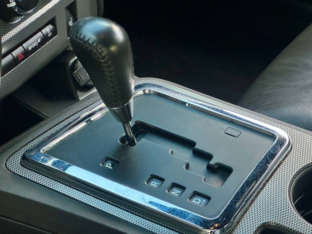 2013 Dodge Challenger Image 21