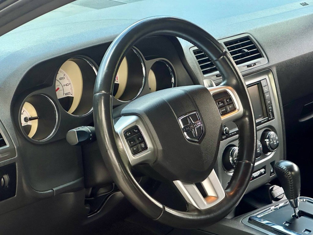 2013 Dodge Challenger Image 32